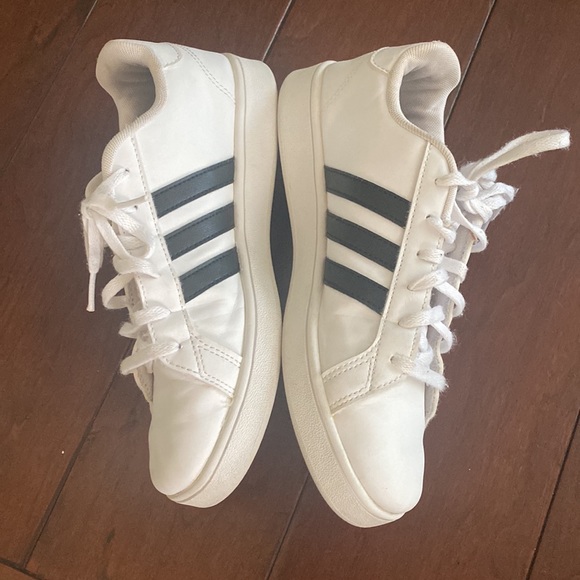 Adidas Grand Court Sneakers 💕Boys Size 5 - Picture 8 of 13